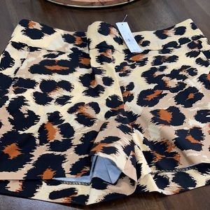 New York &Company pull on Short - leopard print